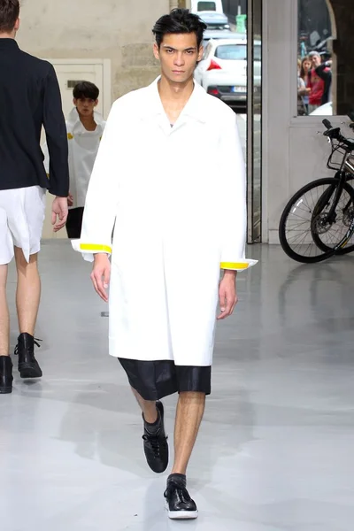 Look 8